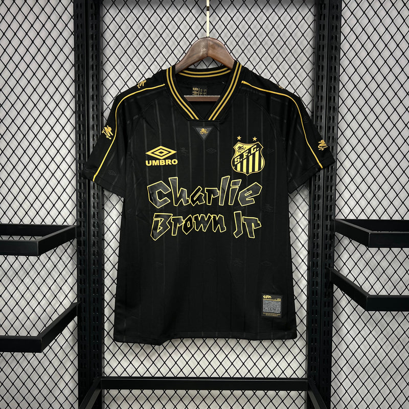 Camisa Santos Edição Charlie Brown Preta 24/25 - Versão Torcedor [LANÇAMENTO] - Clube das Camisas